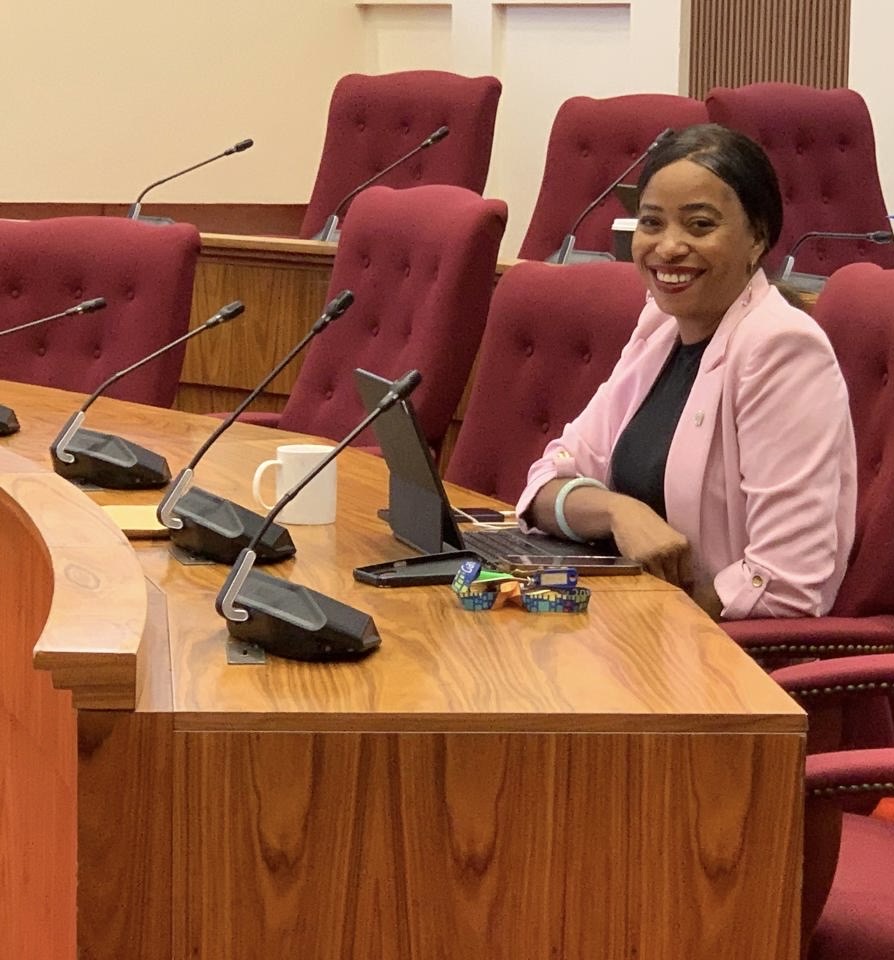 Un memoria demasiado costoso pa lubida, lubida lo costa nos tur. E maneho berdadero tempo di MEP: Locual nan kier Pueblo lubida.