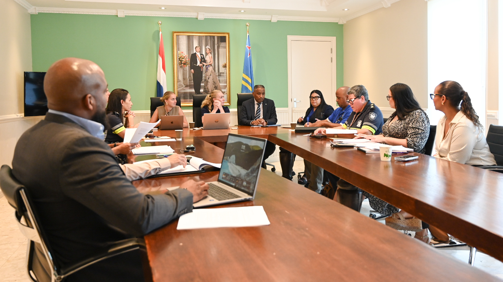 Minister Dowers a reuni cu comision di siguridad di trafico