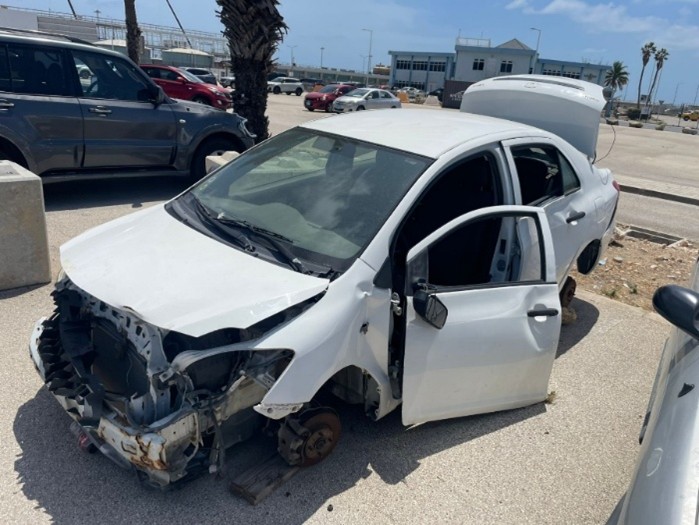 Anuncio publico - Atencion doñonan di auto getouw na Aeropuerto di Aruba