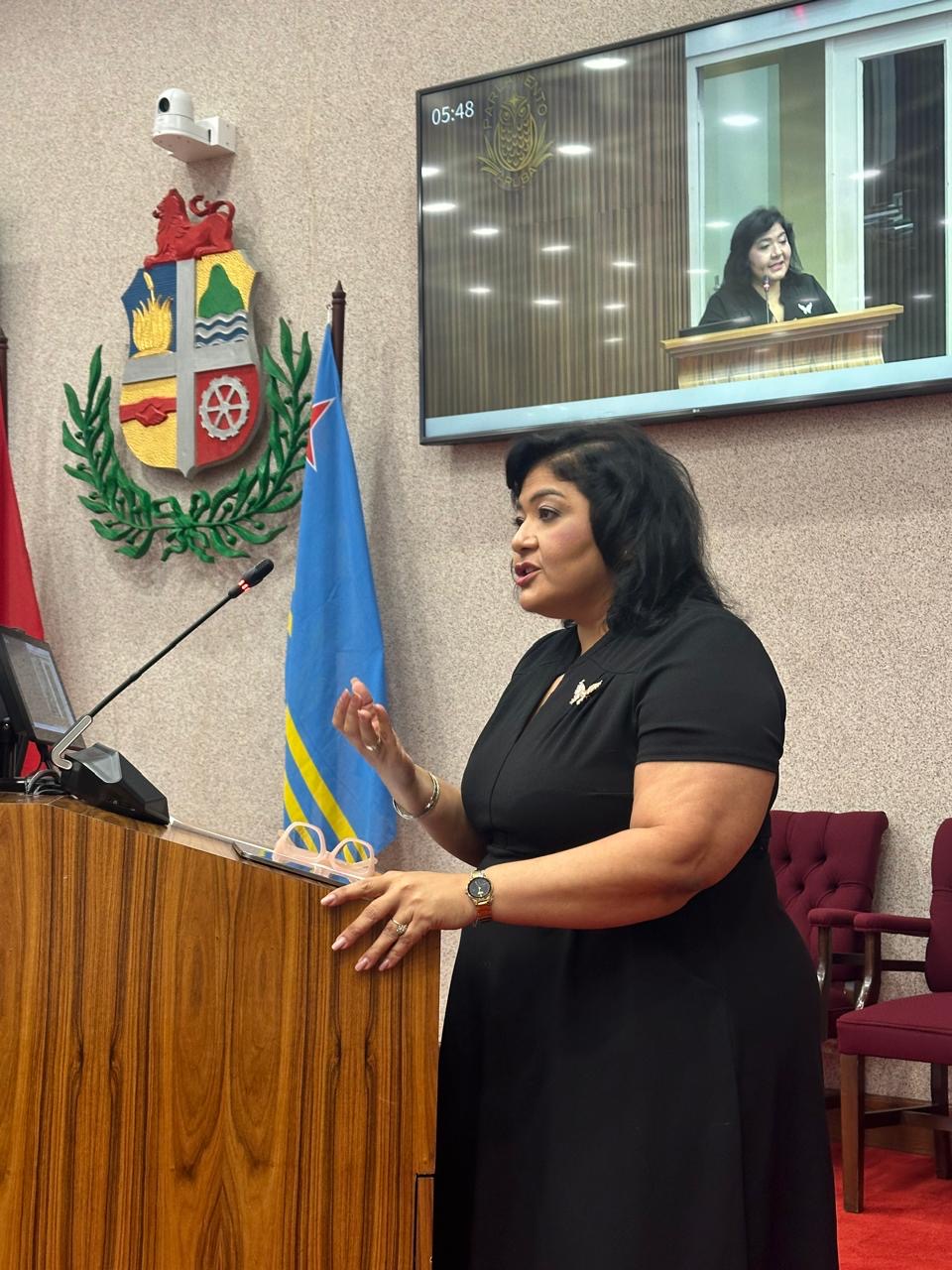 Parlamentario Xiomara Maduro ta cuestiona Minister Dowers riba oportunidadnan pa diversificacion economico awo cu e situacion na Venezuela ta cambiando