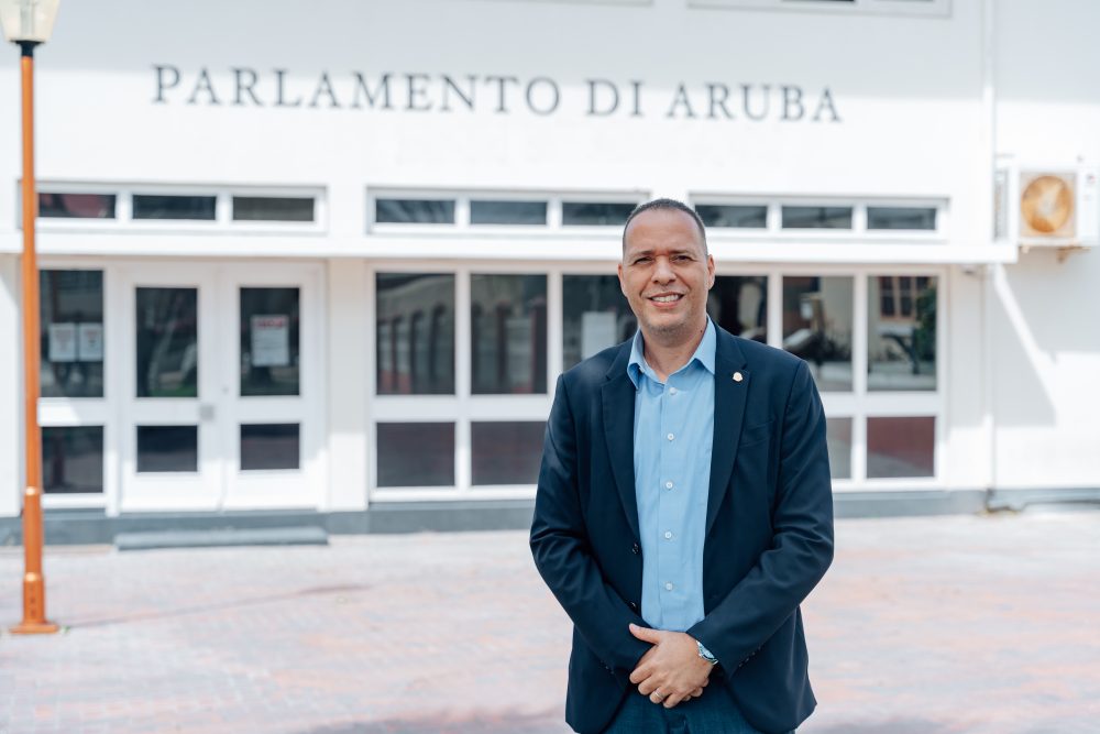 Parlamentario Marco Berlis (MEP):SPLICACION DI LIM PA PUEBLO COMPRONDE E PROCESO DI E LEY