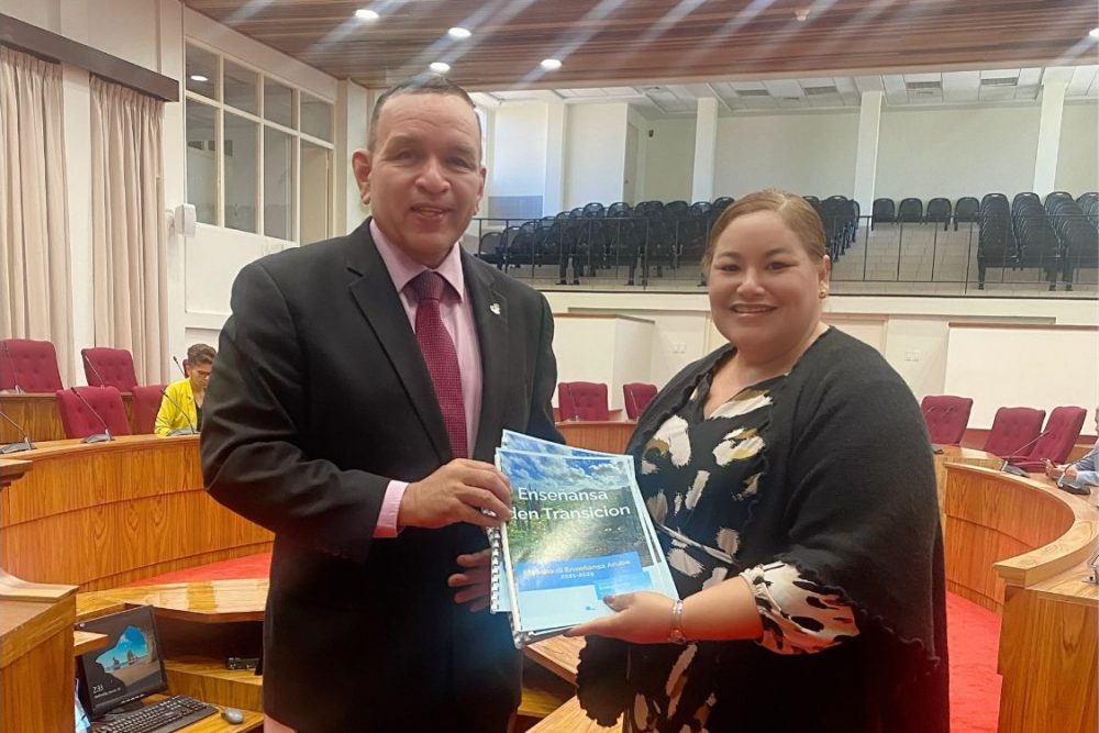 Parlamentario drs. Shailiny Tromp-Lee (MEP):Comision di Enseñansa a haya presentacion di Maneho di Enseñansa pa Aruba 2021-2025