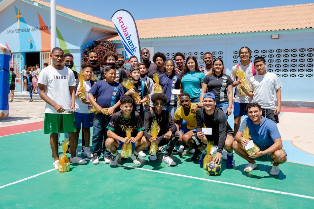 Comunicado di Prensa – Aruba Bank contento di por a premia tur ganador.