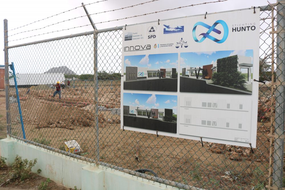 Minister Rocco Tjon: TRABOUNAN PA CU STICHTING HUNTO TA AVANSANDO Y PRONTO E EDIFICIO LO KEDA CLA