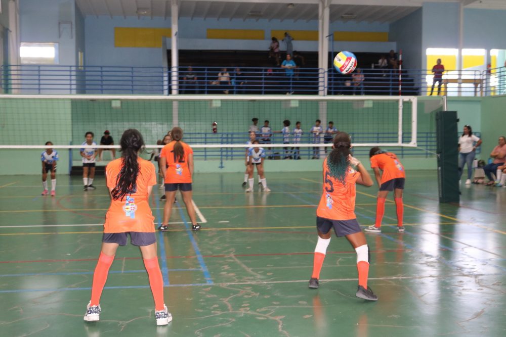 WE ARUBA: COLEGIO SAGRADO CURASON TA TITULA CAMPEON DI VOLLEYBALL MEISJES & B- JONGENS DEN WEGANAN ESCOLAR 2022.