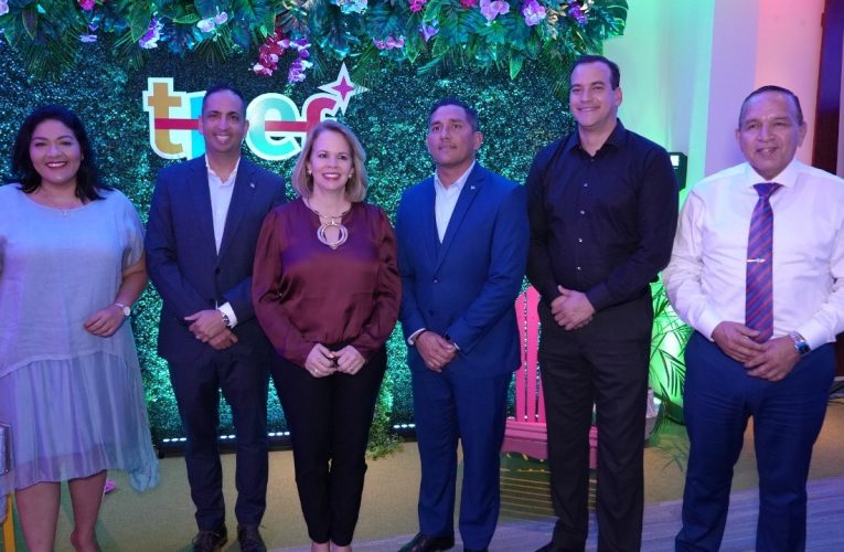 MINISTER ENDY CROES A PRESENCIA E FIRMAMENTO DI E MOU PA PROYECTO DI EMBEYECEMENTO DI EAGLE BEACH STRIP. 