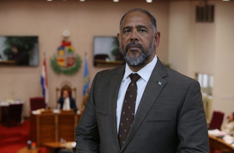 Parlamentario Benny Sievinger: Pronto ley pa exonera Besaril lo ta caminda pa Parlamento