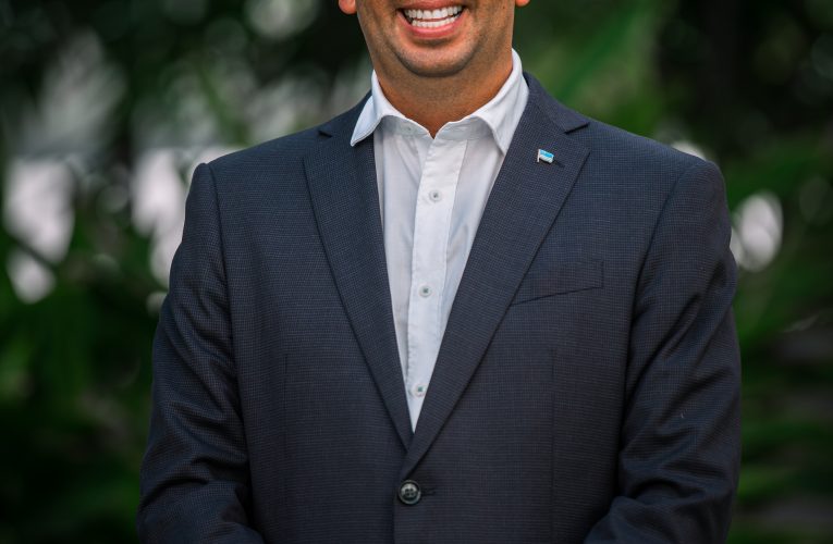 Minister Dangui Oduber : BANCO CENTRAL TAMBE TA CONFIRMA CUE E MANEHO DI MINISTER DANGUI ODUBER A DUNA RESULTADO. TURISMO TA PONE ARUBA EXPANDE CU 9,1 PORCIENTO TE NA AFL. 7,0 MILJARD NA 2023.