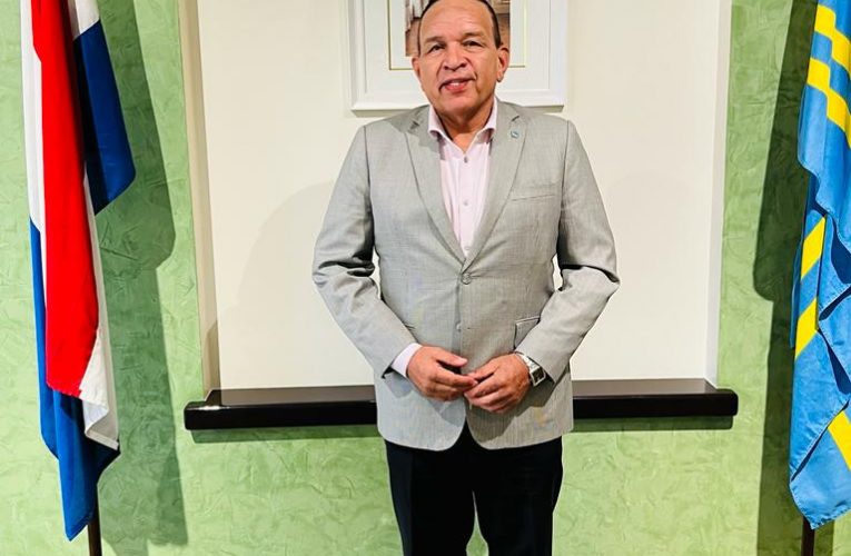 Minister Endy Croes: TA FIRMA UN MOU E SIMAN AKI CU UNIVERSITY OF CENTRAL FLORIDA NA  ORLANDO Y LO BISHITA FLORIDA INTERNATIONAL UNIVERSITY (FIU) NA MIAMI.