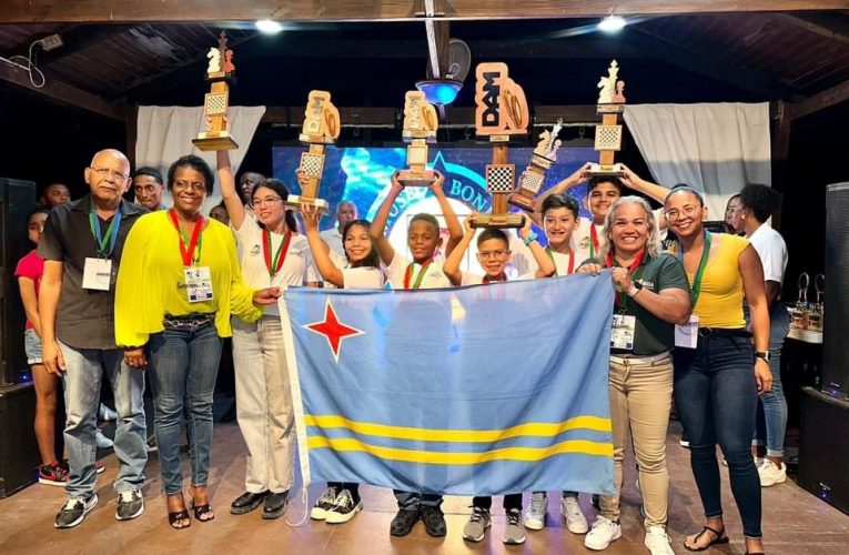MINISTER ENDY CROES TA FELICITA ATLETANAN DI ARUBA CU UN EXCELENTE PRESTACION  DEN WEGANAN INTERINSULAR 2023.