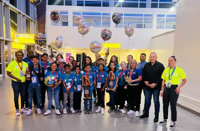 MINISTER ENDY CROES TA FELICITA E ATLETANAN DI DAM Y SCHAAK CU NAN EXCELENTE PRESTACION NA WEGANAN ESCOLAR INTERINSULAR 2023