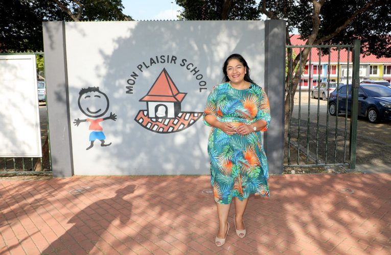 Minister Xiomara Maduro a bishita Scol Paso pa Futuro y Mon Plaisir SchoolRiba e segundo dia di su bishitanan escolar