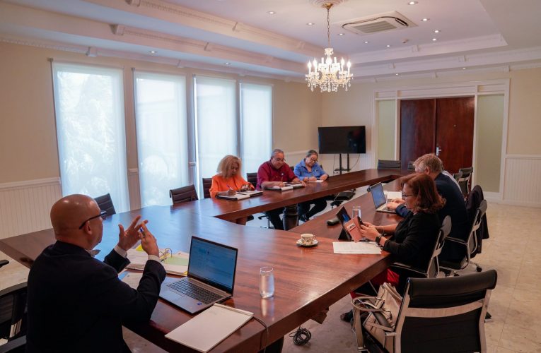 Prome Minister Evelyn Wever-Croes: REUNIONNAN TECNICO ENTRE SINDICATO Y GOBIERNO: A CUMINSA RIBA SISTEMA NOBO DI EVALUACION