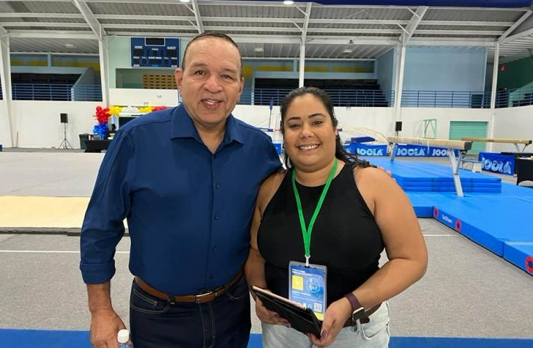 MINISTER ENDY CROES TA FELICITA FEDERACION GYMNASTICO ARUBANO CU SU PROME COMPETENCIA NACIONAL DI GYMNASIA ARTISTICO