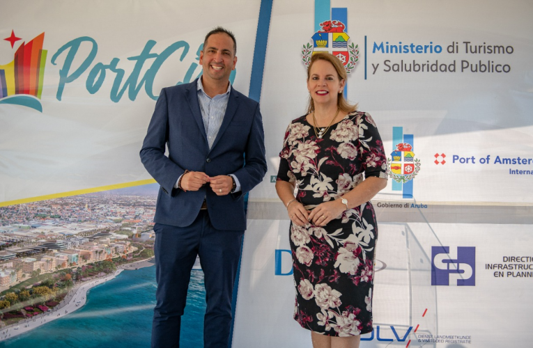 Minister President Evelyn Wever-Croes y Minister Dangui Oduber ta na Jacksonville