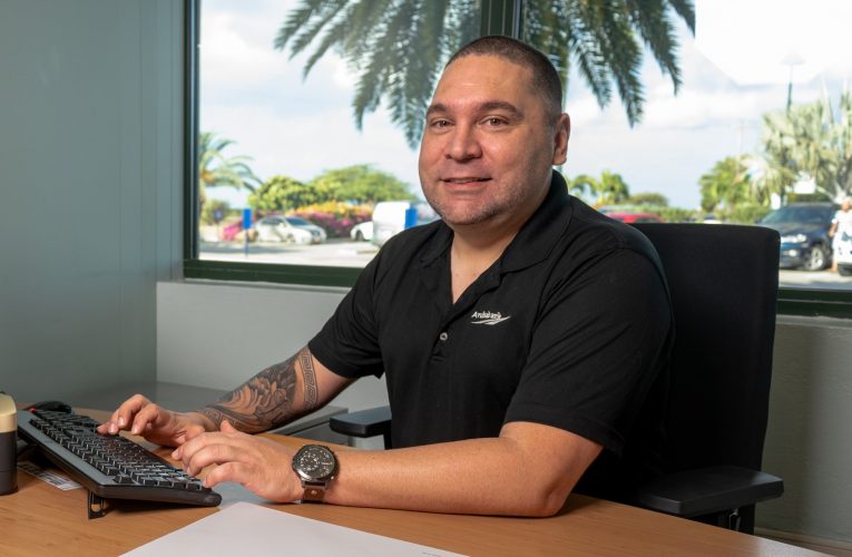 Aruba Bank ta reconoce su empleado superior pa luna di februari