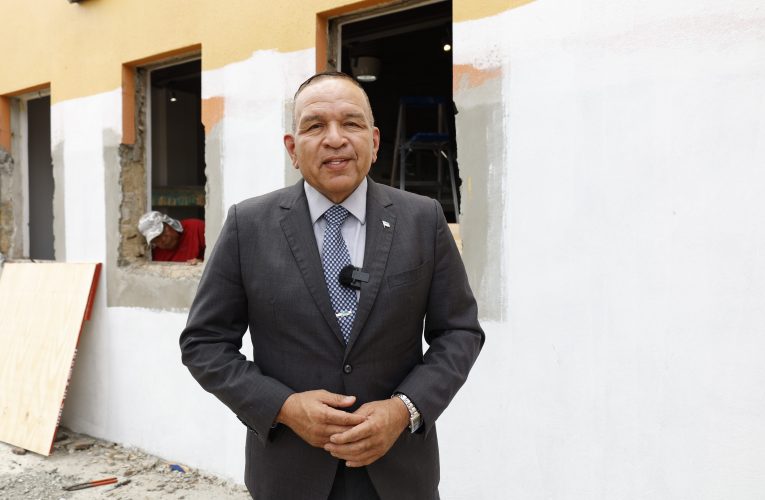 Minister Endy Croes: RENOBACION DI BIBLIOTECA NACIONAL ARUBA TA UN INVERSION DI 1  MIYON FLORIN