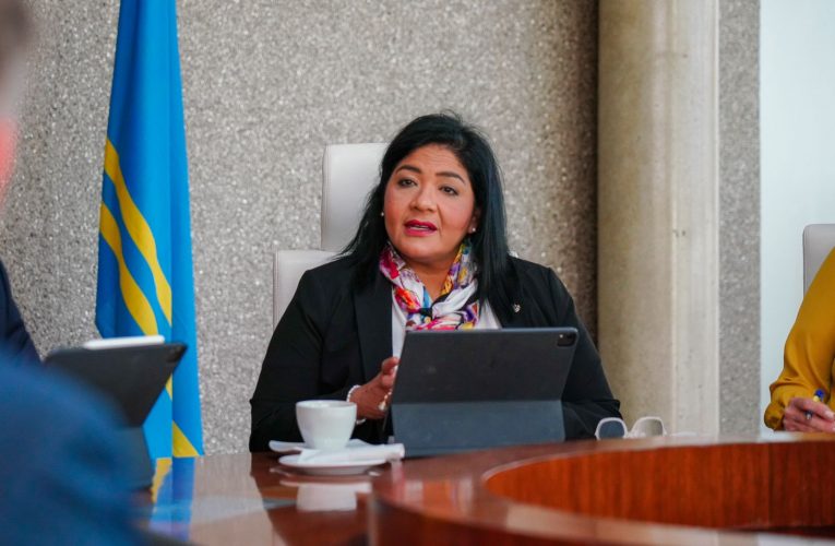 Minister Maduro di Finansa ta informa den cuadro di tema A di Landspakket pa mehora finansa publico: