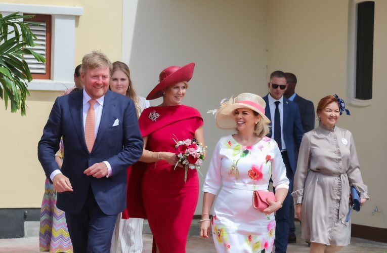 PROME MINISTER TA FELICITA SU MAHESTAD REY WILLEM ALEXANDER RIBA SU FECHA NATAL