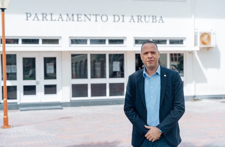 Parlamentario Marco Berlis (MEP): Corupcion y gañamento comun ta causanan principal di desconfiansa y kiebro den AVP