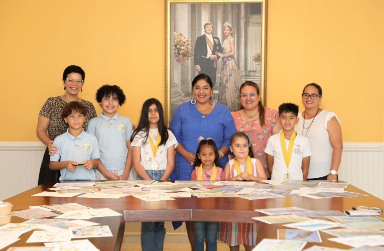 Minister di Cultura : LUNA CULTURAL TA CLAUSURA CU ENTREGA DI PREMIO NA GANADONAN DI DIFERENTE COMPETENCIA ESCOLAR CU TABATA TIN DURANTE CELEBRACION DI DIA DI HIMNO Y BANDERA