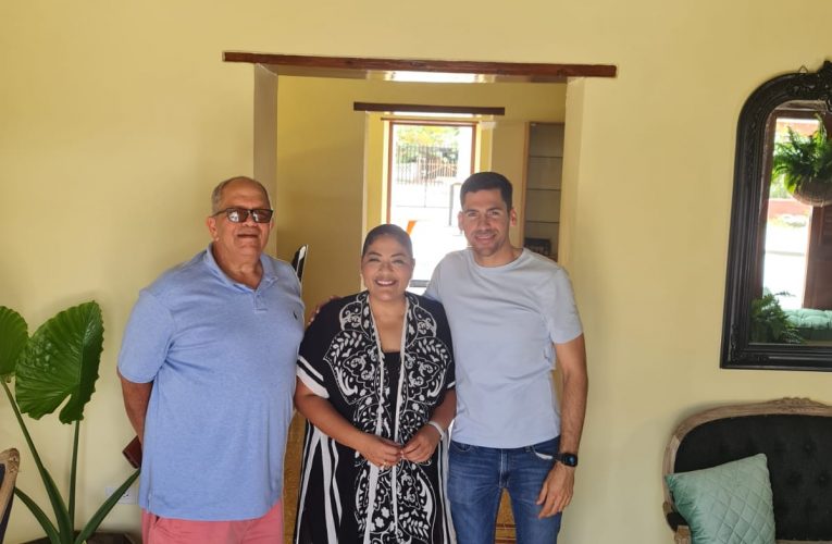 MINISTER MADURO TA FELICITA FAMIA HARMS CU DOS PROYECTO DEN CUAL TA DUNA BALOR NA ARUBA