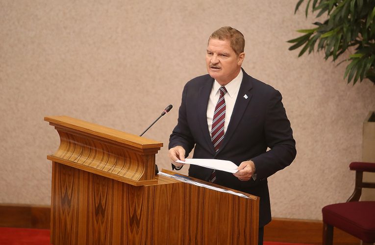 Parlamentario di AVP, Mike Eman: Cada paso di e gobierno aki ta empeora e situacion di pobresa