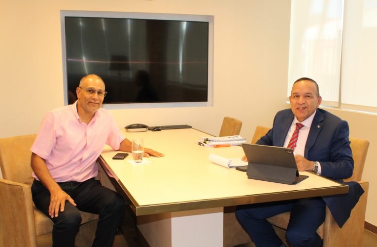 MINISTER ENDY CROES A REUNI CU CABESANTE DI LA SALLE COLLEGE MAVO SR. IGMAR DAVELAAR