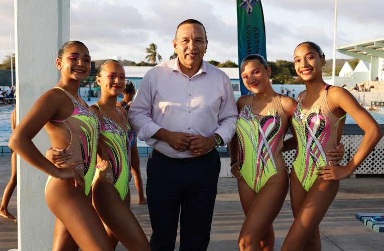 MINISTER ENDY CROES A PRESENCIA CARIFTA SWIM KICK OFF SHOW.