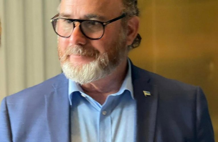 Partido MEP: OPENBARE MINISTERIE TA DUNA E MANEHO DI MINISTER GLENBERT CROES RASON