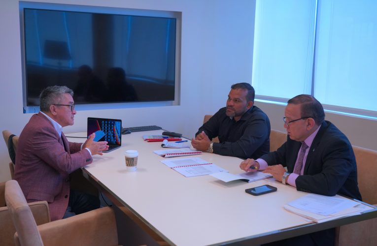 MINISTER ENDY CROES A REUNI CU SR. ALWYN LIN