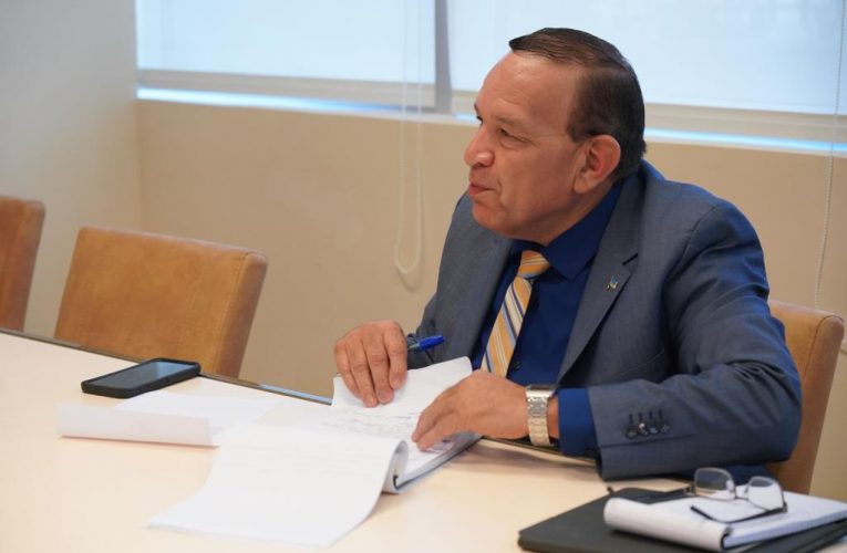 MINISTER ENDY CROES TA REUNI CU DR. SURESH NARINE DI TRENT UNIVERSITY CANADA