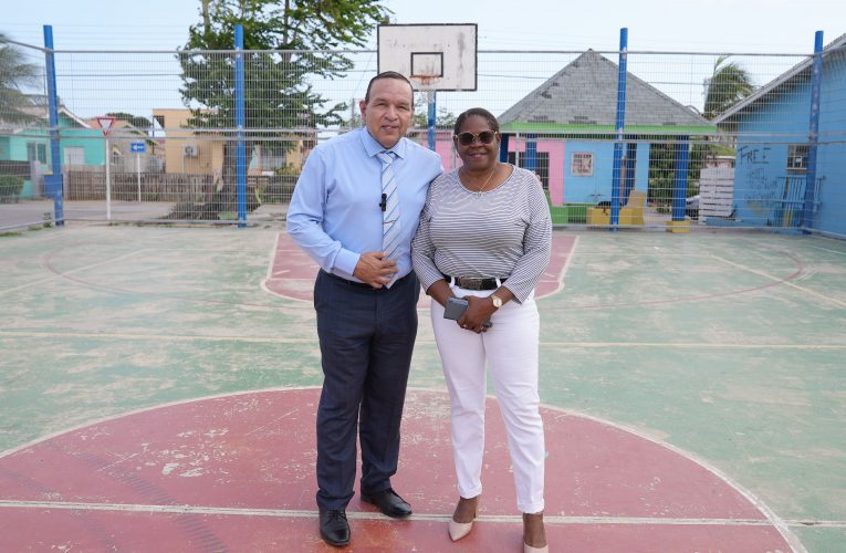 MINISTER ENDY CROES A BISHITA E CANCHA DI BASKETBALL NA VILLAGE PA MIRA E PROGRESO DI E TRABOU