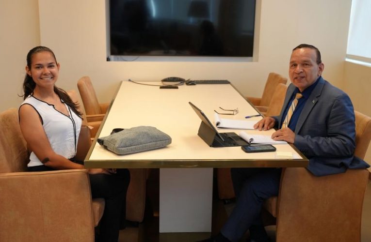MINISTER ENDY CROES TA DESEA WHITNEY GUTIERREZ HOPI EXITO CU SU TESIS