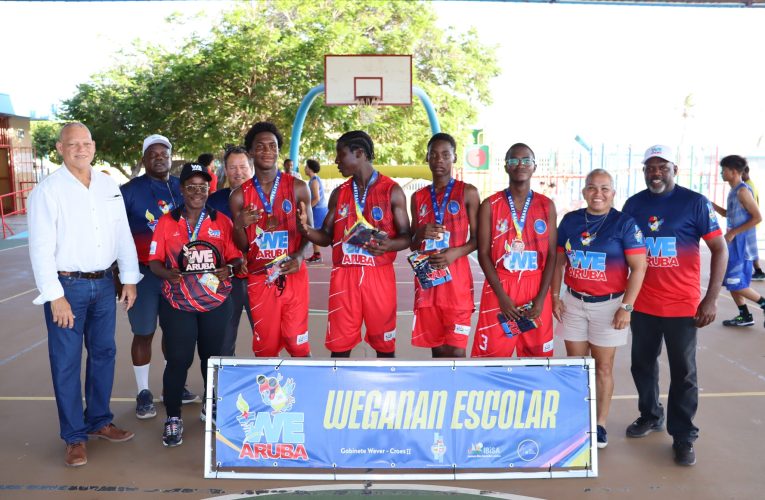 MINISTER ENDY CROES TA FELICITA COLEGIO SAN AUGUSTIN CU A TITULA CAMPEON DI BASKETBALL C – MUCHA HOMBER DI WEGANAN ESCOLAR