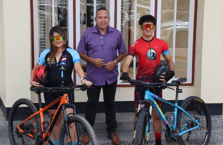 MINISTER ENDY CROES A RICIBI BISHITA DI BIKING SQUAD ARUBA