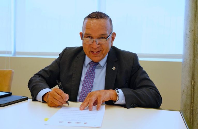 MINISTER ENDY CROES A FIRMA UN ACUERDO ENTRE E 4 PAISNAN DI REINO HULANDES