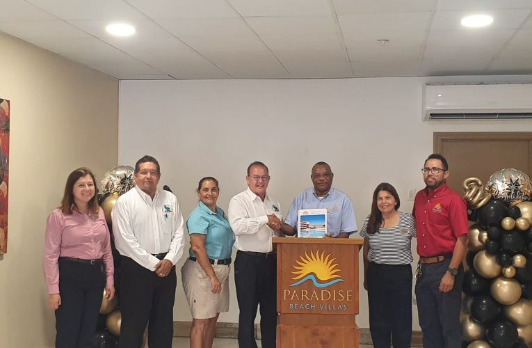 Directiva di Sindicato di Trahadornan di Aruba (S.T.A.) a firma contrato colectivo cu gerencia di Paradise Beach Villas