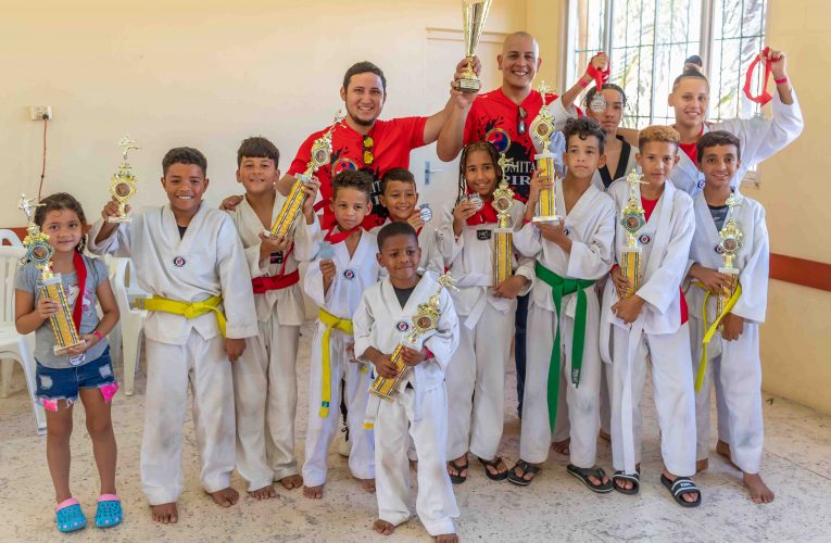 Noord Taekwondo Center a sali Best Team den Cas Bon Taekwondo Cup.