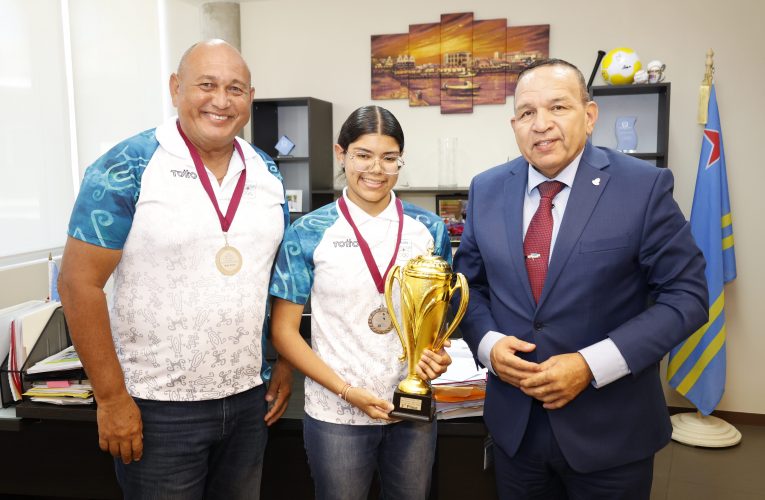 MINISTER ENDY CROES A RICIBI E HOBEN ATLETA JOSIE BOEKHOUDT