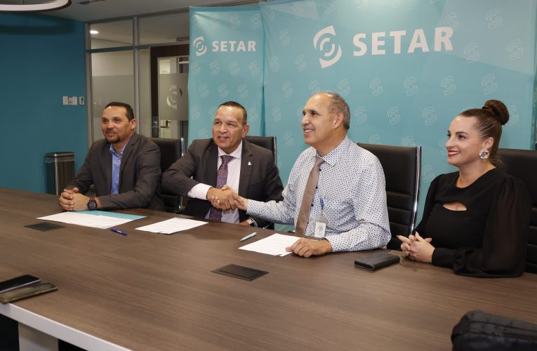 Minister Endy Croes: A FIRMA UN ACUERDO PA TUR 20 SCOL DI DSP HAYA FIBER HIGH SPEED INTERNET