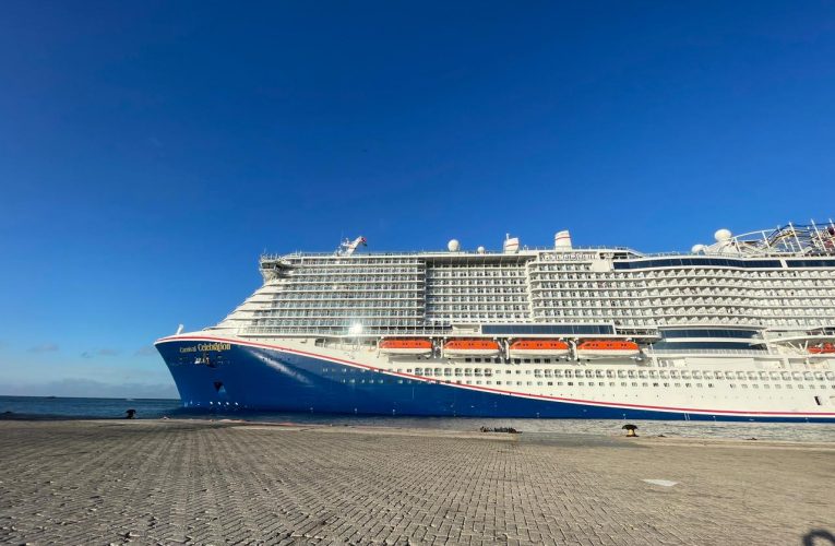 Minister Dangui Oduber : E FIRST CALL DI CARNIVAL CELEBRATION A TRECE 5683 TURISTA CRUCERO ARUBA