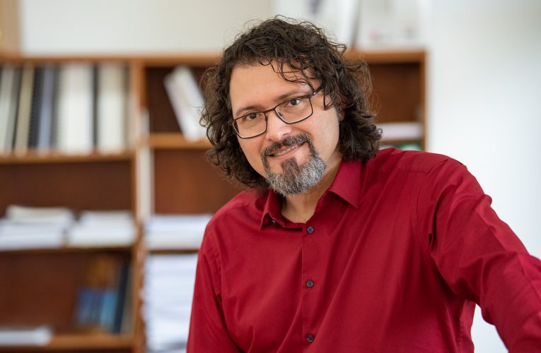 mr. dr. Ryçond Santos do Nascimento: Falta di profesionalismo ta destrui nos autonomia