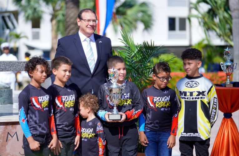MINISTER XIOMARA MADURO TA FELICITA GANADONAN DI COPA ROTATIVA GOBERNADOR FELIPE B. TROMP