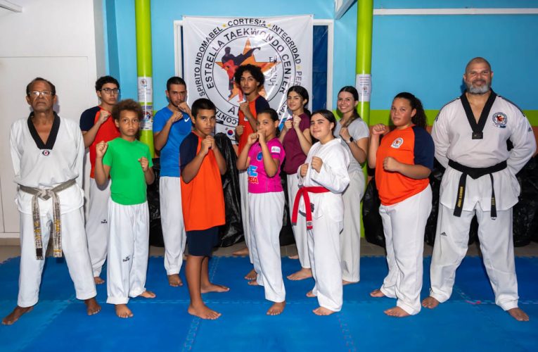 Nicole Tromp di Estrella Taekwondo Center ta cla pa Aracari Taekwondo Cup.