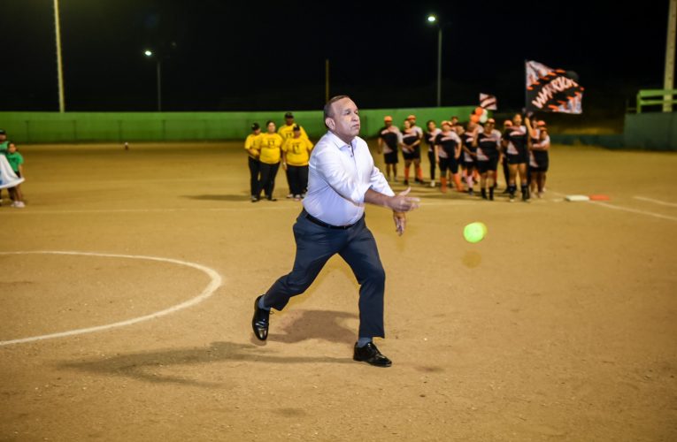 MINISTER ENDY CROES A PRESENCIA APERTURA DI E 1ST WOMAN OPEN CLASS SOFTBALL TOURNAMENT.