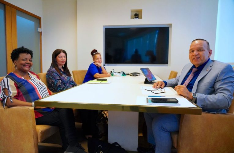 MINISTER ENDY CROES A REUNI CU E TEAM DI FUNDACION MUCHILA CREATIVO