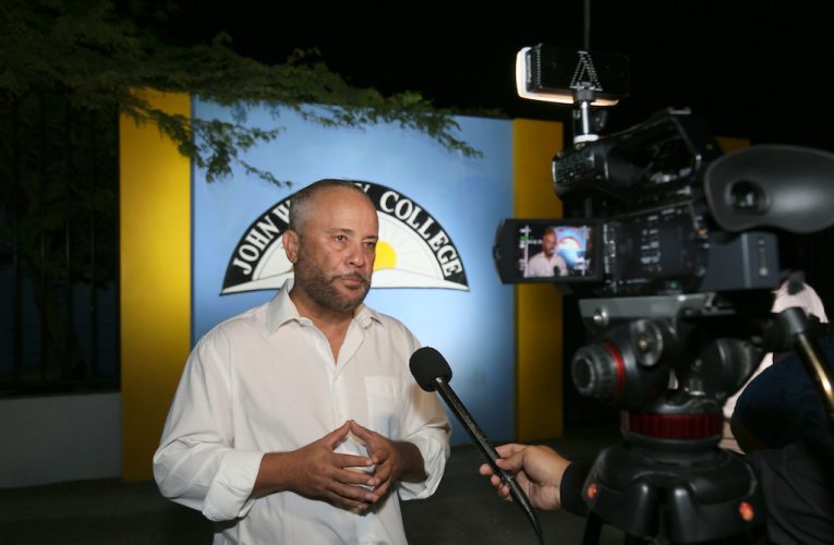 Ing. Mike de Meza : Ciere di John Wesley College ta tipifica e gobierno di MEP