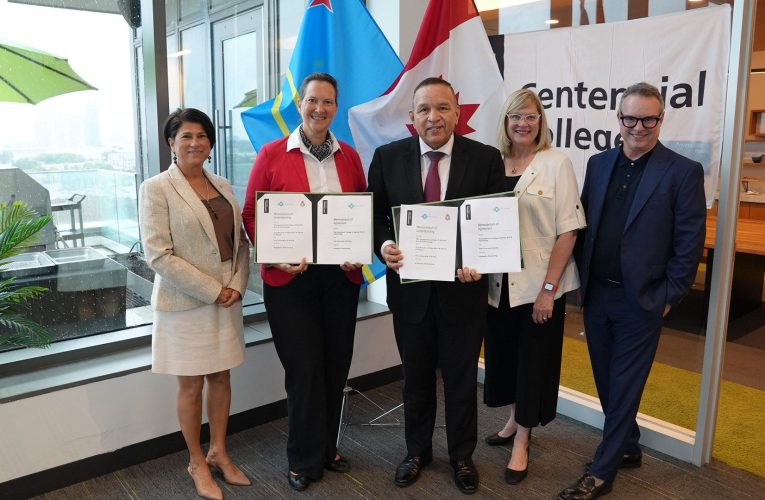 MINISTER ENDY CROES A FIRMA MOU CU CENTENNIAL COLLEGE NA CANADA