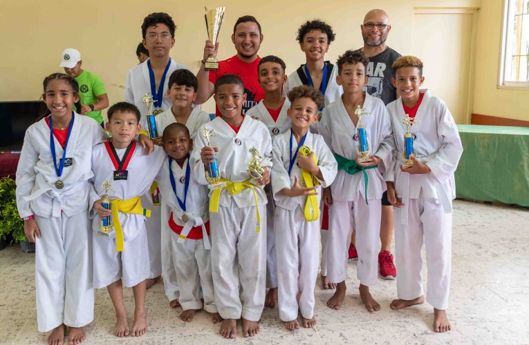 Noord Taekwondo Center a sali Best Team den Aracari Taekwondo Cup.